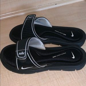 Nike slides size 7 but runs 1/2 size smaller